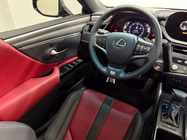 Photo of 2022 Gray Lexus ES 350