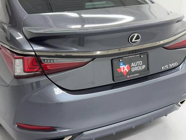 Photo of 2022 Gray Lexus ES 350