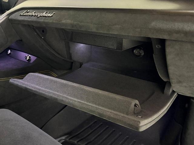 Photo of 2023 Gray Lamborghini Urus