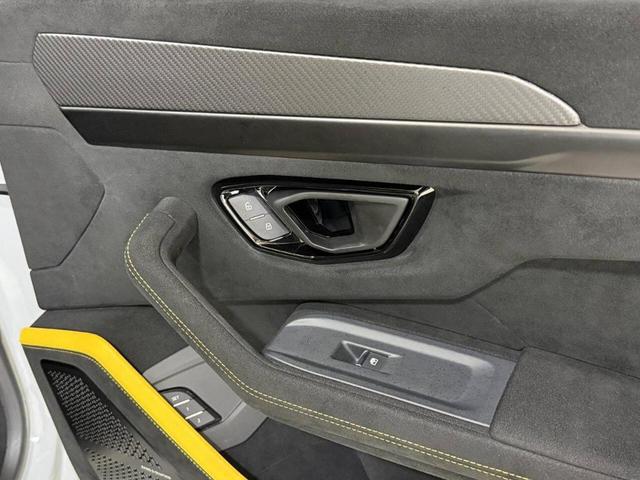 Photo of 2023 Gray Lamborghini Urus