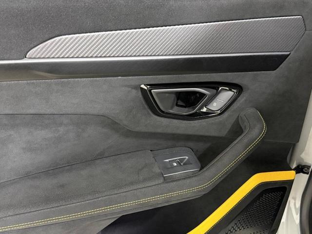 Photo of 2023 Gray Lamborghini Urus