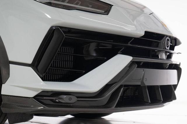 Photo of 2023 Gray Lamborghini Urus