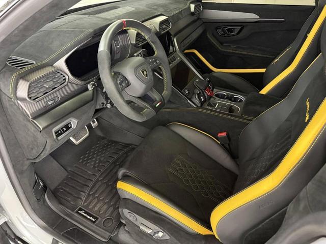 Photo of 2023 Gray Lamborghini Urus