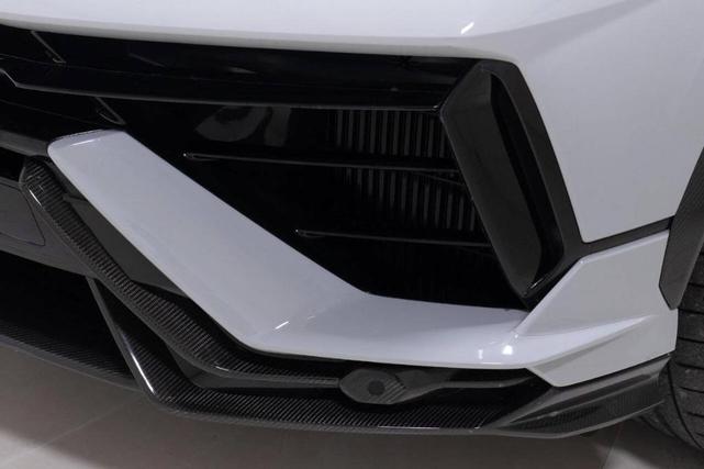 Photo of 2023 Gray Lamborghini Urus