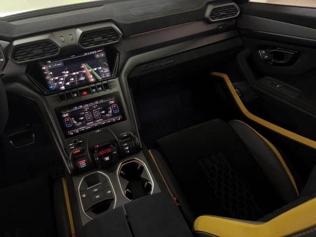 Photo of 2023 Gray Lamborghini Urus