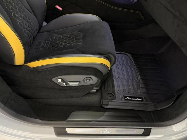 Photo of 2023 Gray Lamborghini Urus