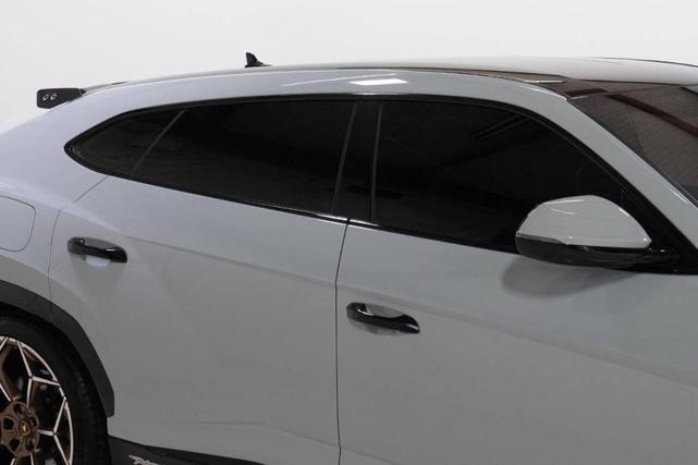 Photo of 2023 Gray Lamborghini Urus