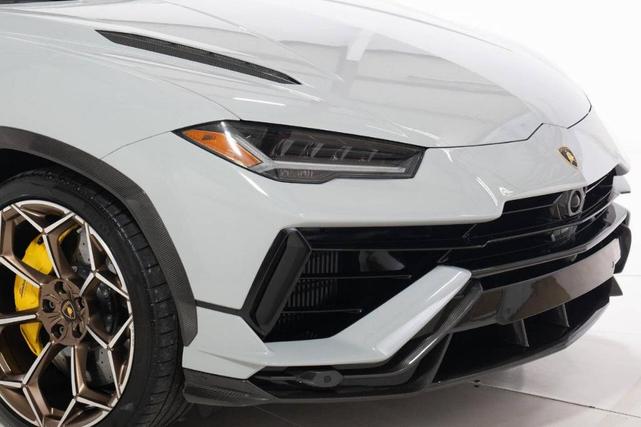 Photo of 2023 Gray Lamborghini Urus