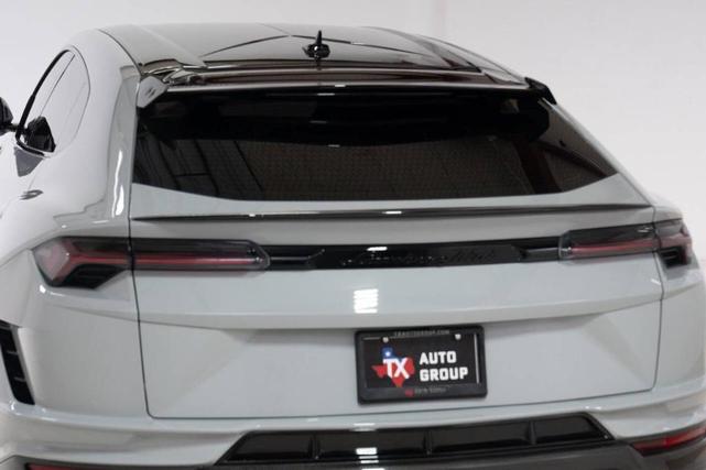 Photo of 2023 Gray Lamborghini Urus