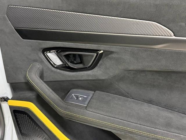 Photo of 2023 Gray Lamborghini Urus