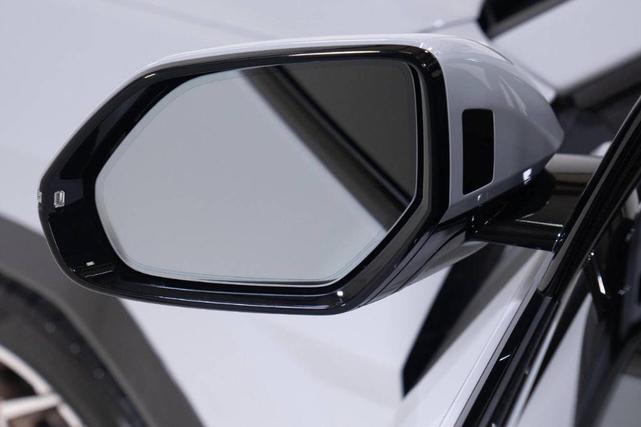 Photo of 2023 Gray Lamborghini Urus