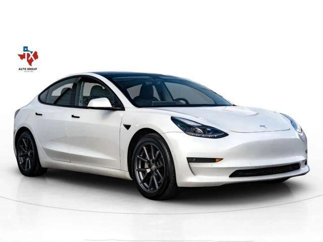Photo of 2021 White Tesla Model 3