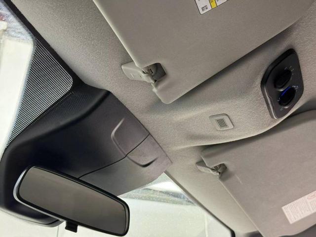 Photo of 2019 White Ford Transit-150