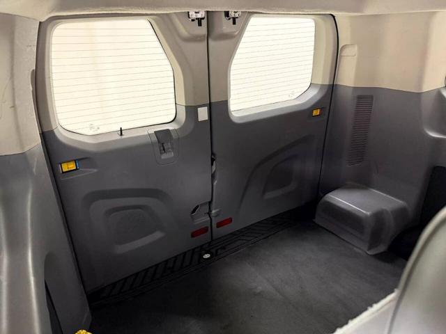 Photo of 2019 White Ford Transit-150