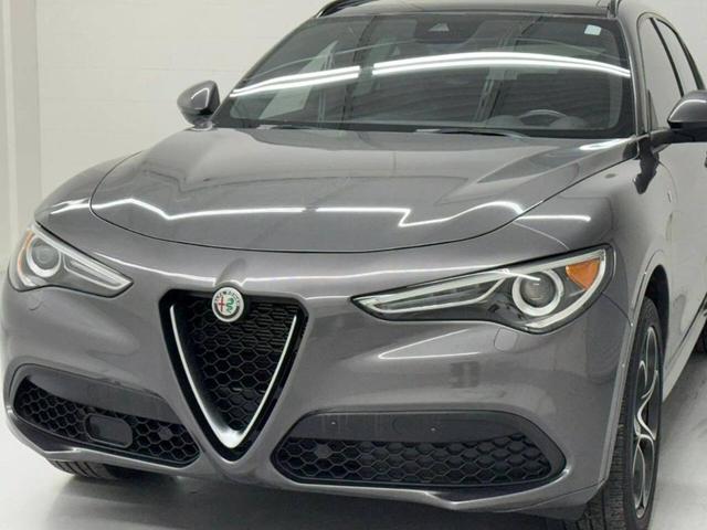Photo of 2022 Gray Alfa Romeo Stelvio