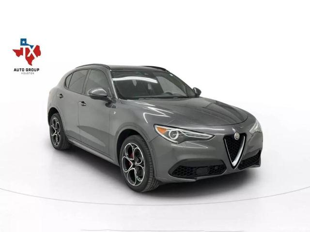 Photo of 2022 Gray Alfa Romeo Stelvio