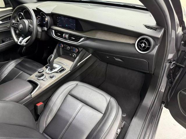 Photo of 2022 Gray Alfa Romeo Stelvio