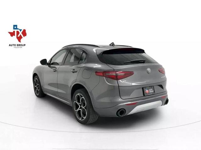 Photo of 2022 Gray Alfa Romeo Stelvio
