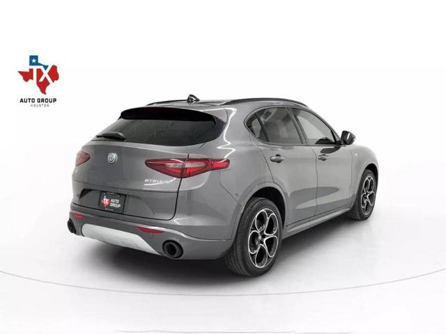 Photo of 2022 Gray Alfa Romeo Stelvio