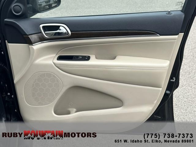 Photo of 2015 Brilliant Black Crystal Pearlcoat Jeep Grand Cherokee
