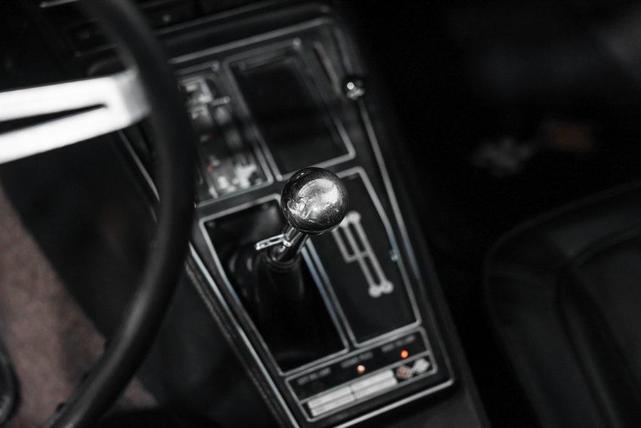 Photo of 1971 White Chevrolet Corvette