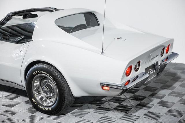 Photo of 1971 White Chevrolet Corvette