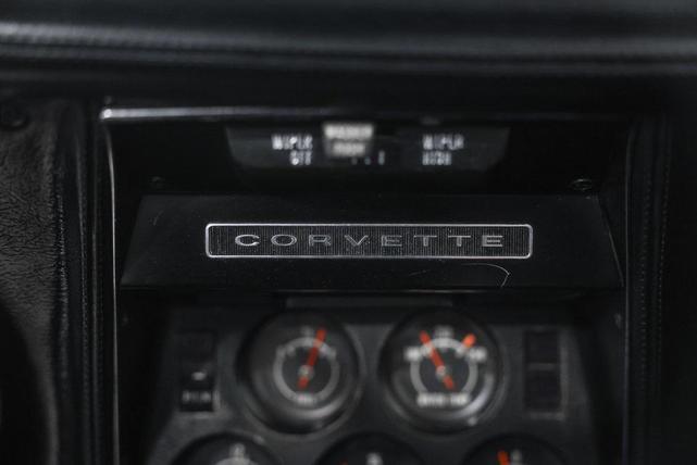 Photo of 1971 White Chevrolet Corvette
