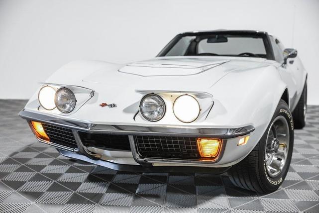 Photo of 1971 White Chevrolet Corvette