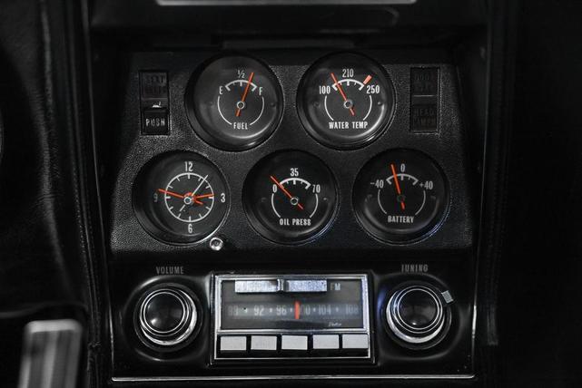 Photo of 1971 White Chevrolet Corvette
