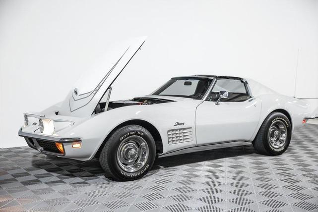 Photo of 1971 White Chevrolet Corvette