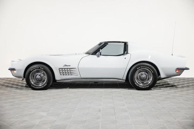 Photo of 1971 White Chevrolet Corvette