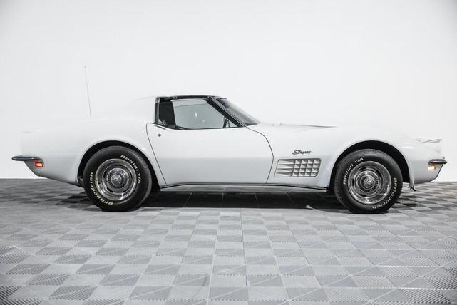 Photo of 1971 White Chevrolet Corvette