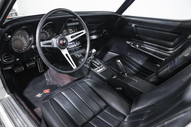 Photo of 1971 White Chevrolet Corvette