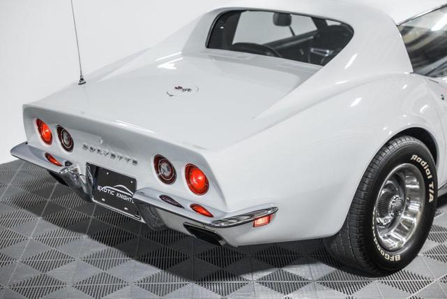 Photo of 1971 White Chevrolet Corvette