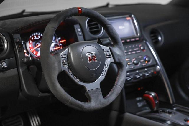 Photo of 2016 Pearl White Nissan GT-R