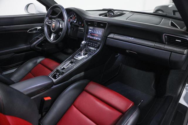 Photo of 2019 White Porsche 911