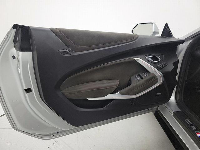 Photo of 2017 Silver Chevrolet Camaro
