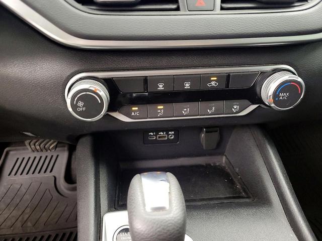 Photo of 2020 Black Nissan Altima