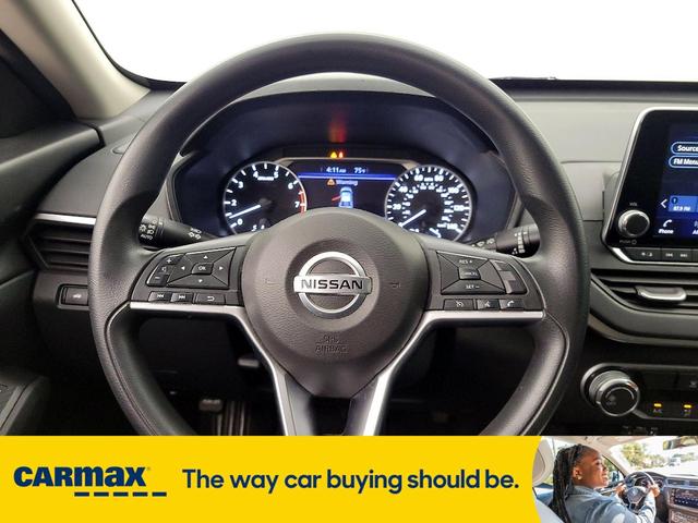 Photo of 2020 Black Nissan Altima