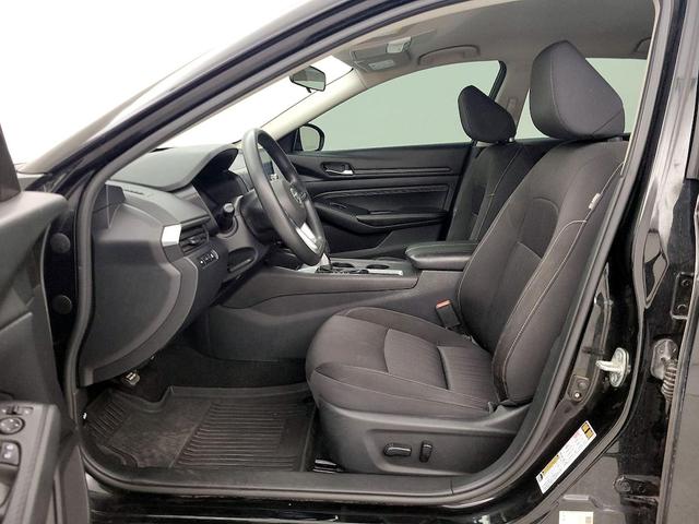 Photo of 2020 Black Nissan Altima