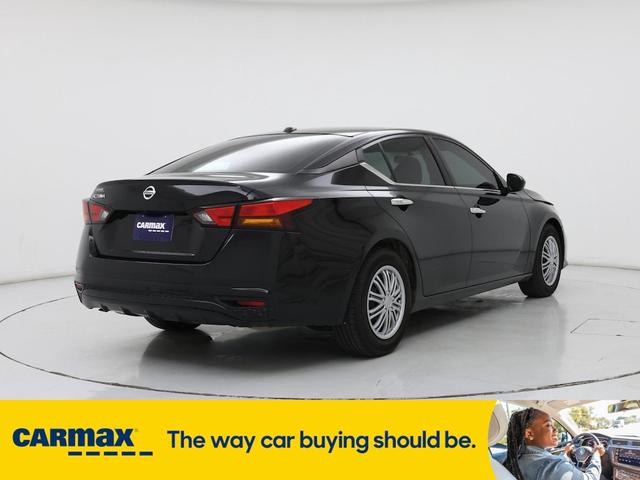 Photo of 2020 Black Nissan Altima