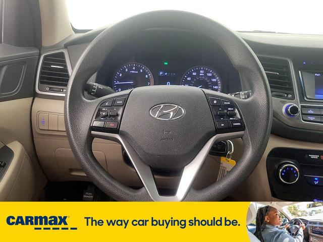 Photo of 2017 White Hyundai TUCSON