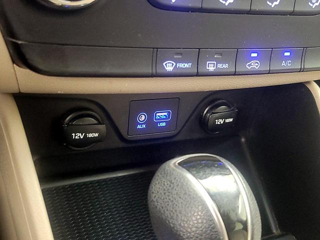 Photo of 2017 White Hyundai TUCSON