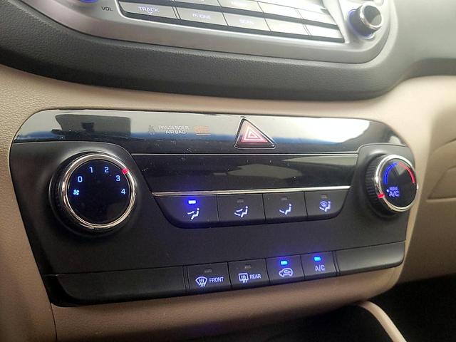Photo of 2017 White Hyundai TUCSON