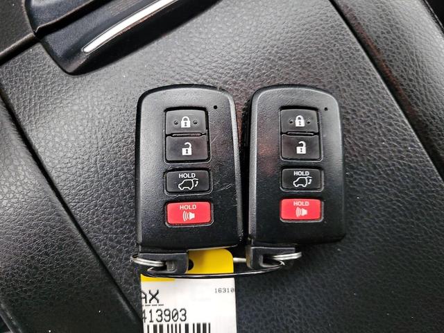 Photo of 2017 Burgundy Toyota Highlander