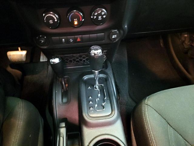 Photo of 2016 Silver Jeep Wrangler