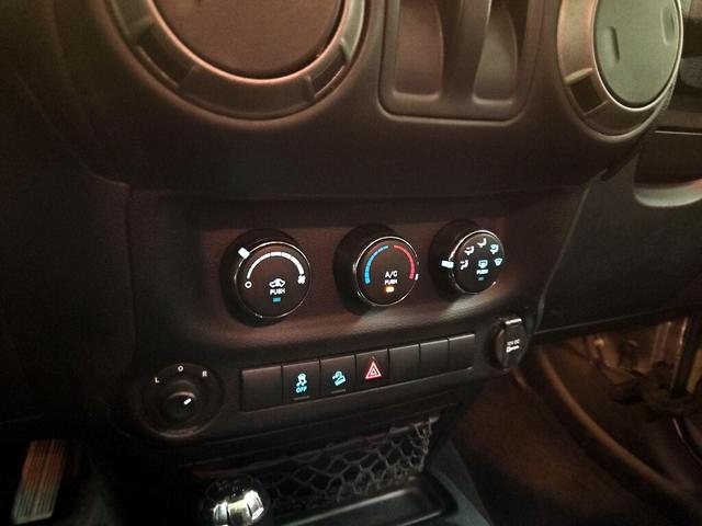 Photo of 2016 Silver Jeep Wrangler