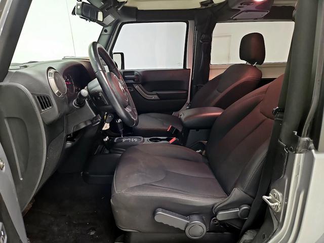 Photo of 2016 Silver Jeep Wrangler