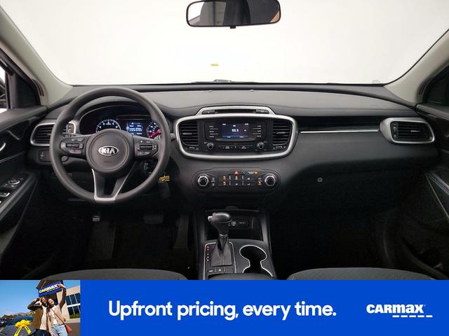 Photo of 2017 Gray Kia Sorento