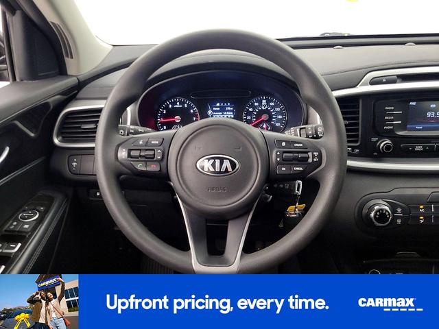 Photo of 2017 Gray Kia Sorento